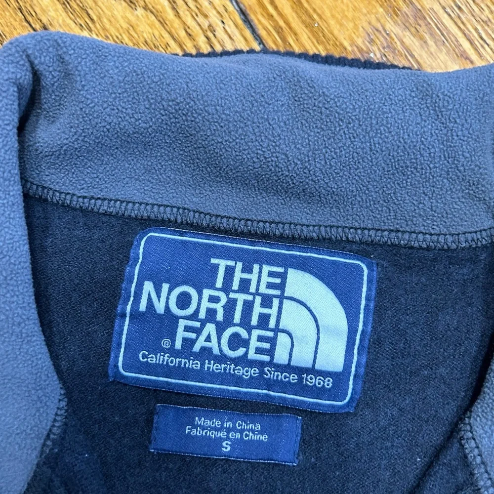 The North Face cotton/wool blend 3/4 zip sweater. Size Small.